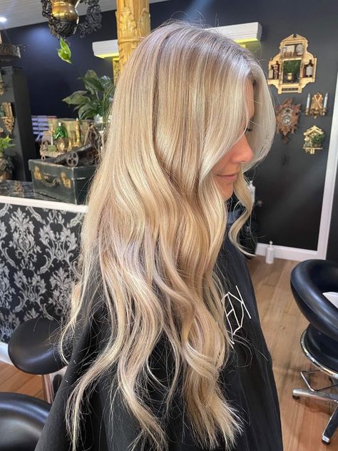 Island Blonde Hair, Natural Blonde Inspo Hair, Realistic Blonde Hair, Beach Blonde With Lowlights, Blonde Hair With Light Blonde Highlights, Beautiful Blonde Hairstyles, Fresh Blonde Highlights, Beach Babe Blonde Hair, Blonde Textured Hair