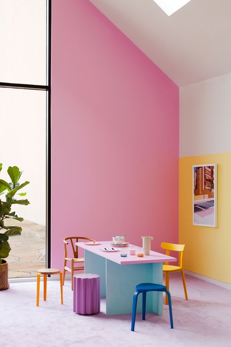 pink statement wall Sustainable Interior Design, Paint Trends, Navy Walls, Deco Rose, Pink Power, Colour Blocking, Statement Wall, Gray Interior, Pink Interior