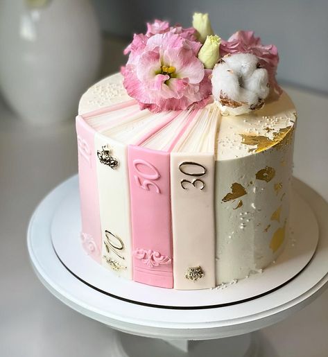 #book #cake #cakedecorating #cakeart #cakedecor #cakesdecor Cake Designs Book Theme, Cakes With Books Theme, Cake With Books Design, Fondant Book Cake, Book Inspired Cakes, Book Design Cake, How To Make A Book Cake, Birthday Cake Book Design, Books Birthday Cake