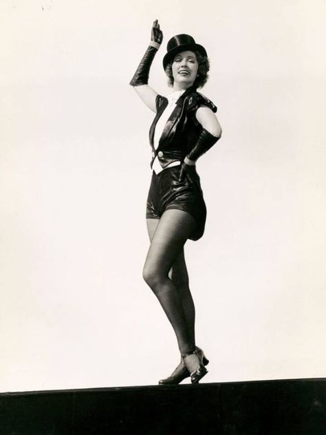 Queen of the Tap: 30 Fascinating Vintage Photographs Captured a Sexy Eleanor Powell While Dancing in the 1930s and ’40s ~ Vintage Everyday Eleanor Powell, Robert Young, Ann Miller, Vintage Dance, Tap Dancer, Musical Film, Female Dancers, Fred Astaire, Classic Actresses