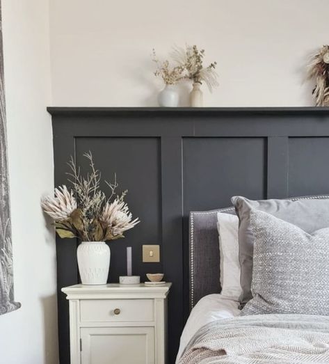 Grey Bedroom Feature Wall Ideas, Dark Grey Bedroom Panneling, Rounded Headboard Decor, Black Beadboard Bedroom, Grey Panelled Bedroom, Charcoal Panelling Bedroom, Black Panelling Behind Bed, Bedroom Panneling Ideas Green, Dark Panelled Bedroom