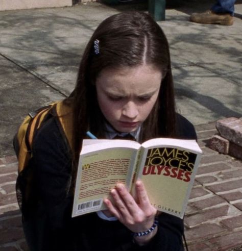 Reading, Gilmore Girls, Rory Gilmore, On The Ground, A Book, A Girl