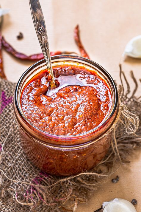 Harissa Paste Recipe, Schezwan Sauce Recipe, Sichuan Sauce, Schezwan Noodles, Schezwan Chutney, Indo Chinese Recipes, Schezwan Sauce, Dried Chillies, Vegetable Fried Rice