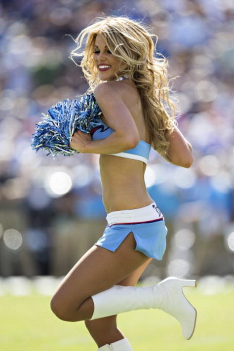 NFL Cheerleaders Nfl Cheerleading, Titans Cheerleaders, Nfl Titans, Titans Football, Cheerleading Pictures, Ice Girls, Football Cheerleaders, Cheerleader Girl, Nfl Cheerleaders