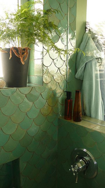 Mermaid Bathroom Ideas, Small Living Room Decoration, Mermaid Tile, Green Tiles, Mermaid Bathroom, Bad Inspiration, Mermaid Inspired, Dream Bathroom, Beautiful Bathrooms