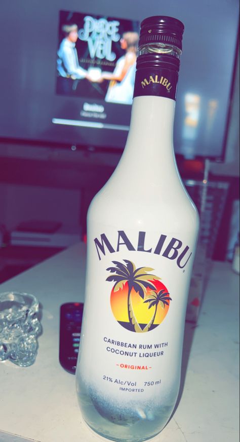 Malibu Drinks Aesthetic, Malibu And Coke, Malibu Alcohol, Malibu Bottle, Malibu Cocktails, Malibu Rum Drinks, Malibu Drinks, Coconut Liqueur, Alcohol Party