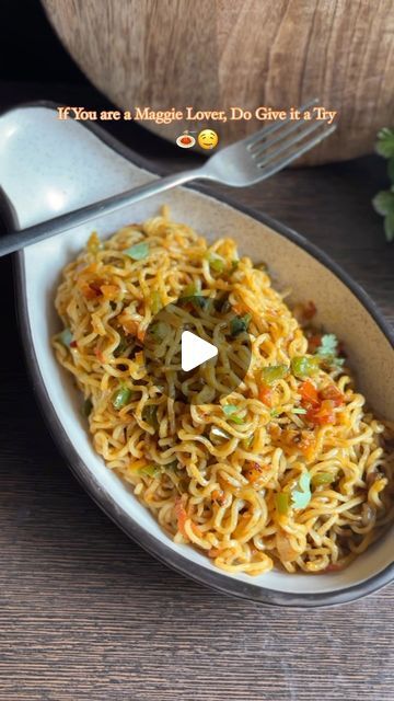 Maggie Noodles, Maggi Masala, Noodles Vegetables, Red Chilli Powder, Chilli Flakes, Red Chilli, Chilli Powder, Diy Food Recipes, Diy Food