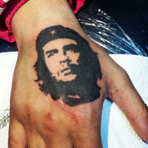 Che Guevara tattoo handtattoo | Tattoos Tintenfieber | Pinterest ... Che Guevara Tattoo, Daughters Name Tattoo, Men's Tattoo, White Guilt, Tiny Heart Tattoos, Ernesto Che, Aztec Tattoo, Tattoo Hand, Album Art Design