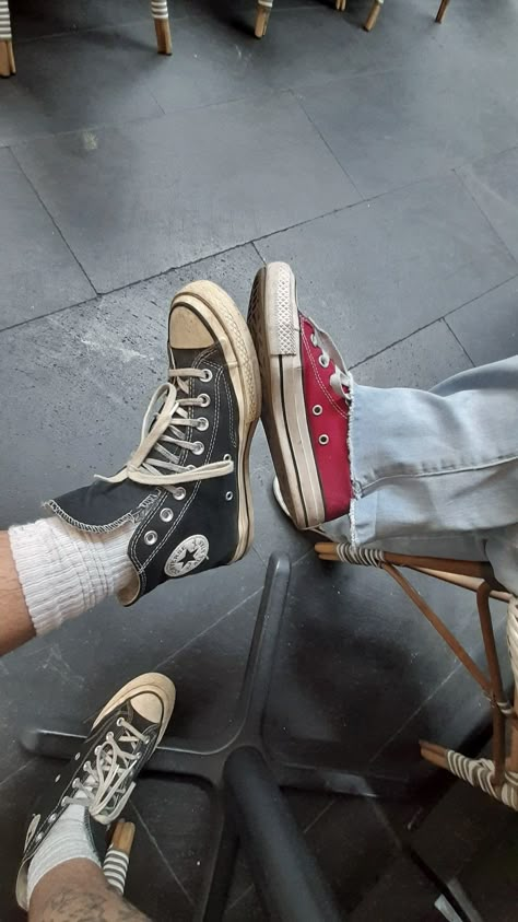 Converse, chuck taylor, rick owens converse, converse chuck taylor, converse couple, couple pic ideas Converse Beat Up, Chuck Taylors Aesthetic, Chucks Outfit Men, Converse Chuck Taylor All Star Outfit, Chuck Taylor Aesthetic, Carissa Core, Chuck 70s Outfit, Chuck Taylors Outfit Men, Converse Chuck Taylor Outfit