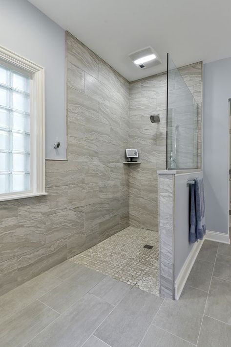 Refreshing Curbless Showers and Their Benefits - Sebring Design Build Zero Entrance Shower Ideas, Bathroom Cabinets Ideas, Doorless Shower Design, Makeover Kamar Mandi, Accessible Bathroom Design, Garage Bathroom, Ideas Baños, Doorless Shower, Shower Toilet