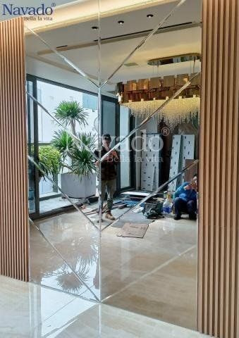 Mirror Panelling, Mirror Panel Wall, Wall Mirror Decor Living Room, Glass Wall Design, Dining Room Design Luxury, Luxury Ceiling Design, Mirror Decor Living Room, Drawing Room Interior, Elegant Kitchen Design