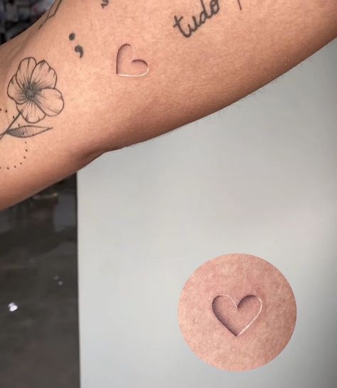 3d Heart Tattoo, Mini Heart Tattoo, Hand Tattoo Images, Terrible Tattoos, Amazing 3d Tattoos, Tasteful Tattoos, Tattoo Fails, Bad Tattoos, 3d Tattoos