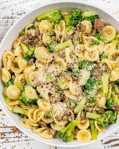 This delicious Orecchiette with Sausage and Broccoli is an Italian classic that is hearty, flavorful and filling and ready in 30 minutes! #orecchiette #sausage #broccoli #recipe Essen, Tagliatelle, Orrichettie Pasta, Recipe With Pesto, Broccoli Sausage, Baby Broccoli, Pasta With Broccoli, Easy Pasta Recipe, Chicken Pesto Recipes