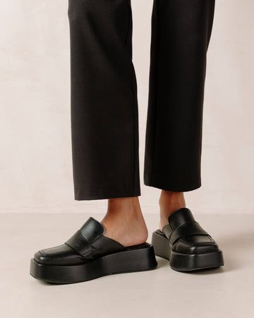 Backless Shoes, Medium Heel Shoes, Zara Flats, Backless Loafers, Platform Mules, Vegan Boots, Platform Loafers, Pu Heels, Black Loafers