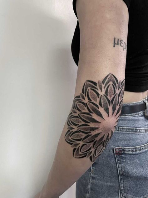 Mandala Flower Elbow Tattoo, Full Elbow Tattoo, Mandala Tattoo Elbow Woman, Leg Shading, Flower Elbow Tattoo, Mandala Elbow Tattoo, Elbow Mandala Tattoo, Elbow Tattoo Designs, Tattoos Elbow