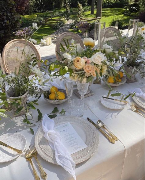 Garden Wedding Aesthetic, Italian Wedding Reception, Italian Garden Wedding, Vintage Italian Wedding, Reception Table Settings, Vintage Garden Wedding, European Garden, Garden Theme Wedding, European Wedding