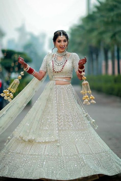 If experimenting with colors is your thing then you can never go wrong with white. Ditch the regular red lehengas this time and experiment with the best summer collection trending huge this season.#weddingbazaar#indianwedding #whitelehenga #whitelehengabridal #whitelehengasimple #whitelehengacholi #whitelehengaoff #whitelehengared #whitelehengadesigns #whitelehengacolorcombos #whitelehengasabaysachi #whitelehengaplain #whitelehengabridalbrides #whitelehengablouse #whitelehengadesignlatest Bridal Lehenga White, White Bridal Lehenga, Lehenga White, Latest Bridal Lehenga Designs, Bridal Lehenga Designs, White Lehenga, Latest Bridal Lehenga, Indian Outfits Lehenga, Wedding Lehenga Designs