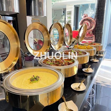 Gold Chafing Dishes, Buffet Serving Dishes Food Displays, Chafing Dish Display Ideas Party, Chaffing Dish Display Diy, Chaffing Dishes Buffet Food Stations, Chafing Dish Display Ideas, Housewarming Brunch, Luxury Buffet, Food Warmer Buffet