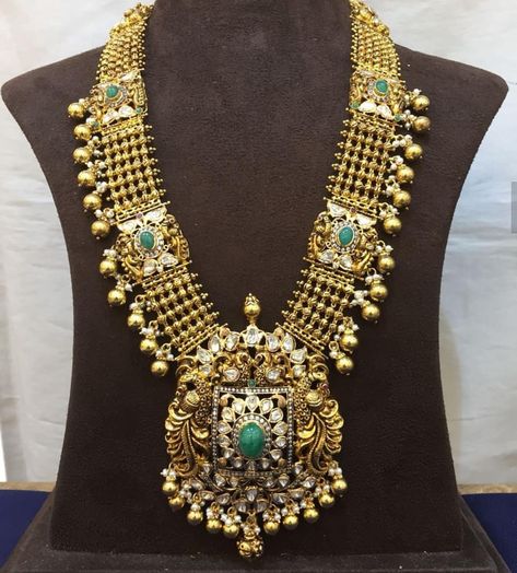 Saved by radha reddy garisa Antique Gold Haram, Dancing Peacock, Antique Gold Necklace, Diamonds Collection, Pearl Bangles, Peacock Motifs, Classic Jewellery, Gold Peacock, Gold Jewelry Outfits