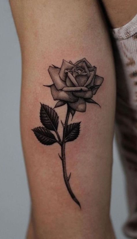 Feed Your Ink Addiction With 50 Of The Most Beautiful Rose Tattoo Designs For Men And Women|#tattoo #handtattoo #tattoos #rosetattoo #tattoorose 83 Rosen Tattoo Mann, Rose Stem Tattoo, Rosen Tattoo Frau, Men Flower Tattoo, Single Rose Tattoos, Simple Rose Tattoo, Realistic Rose Tattoo, Daffodil Tattoo, Rose Flower Tattoos