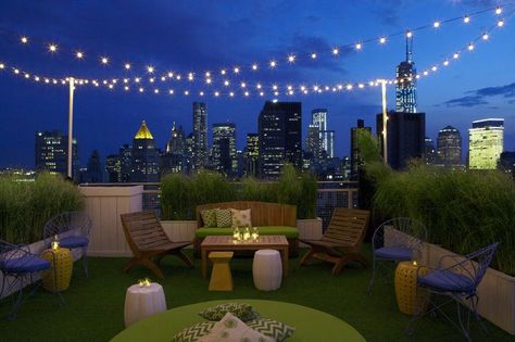 One of our favorite NYC rooftops, Soaked located on top of the Mondrian Soho Hotel has a breathtaking rooftop cocktail bar and lounge, perfect for a dreamy summer night out! Panoramic views of downtown Manhattan will take your and your company’s breath away.  What a perfect way to celebrate summer nights!  Mondrian Soho 150 Lafayette Street New York, NY 10013 212-389-0000  http://soakedsoho.com/ Rooftop Decor, New York Rooftop, Roof Terrace Design, Rooftop Patio Design, Terrasse Design, Roof Garden Design, Nyc Rooftop, Rooftop Terrace Design, Rooftop Design