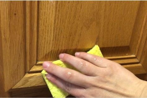 Updating Oak Cabinets, Ingredient Kitchen, Cabinet Cleaner, Miracle Cleaner, Stained Kitchen Cabinets, Honey Oak Cabinets, Cabinet Diy, Clean Kitchen Cabinets, Oak Cupboard