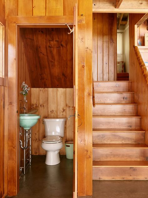 Photo 13 of 21 in A Lakeside Cabin Conjures Up Midcentury Magic in New Hampshire from Rustic Midcentury Lake Cabin in New Hampshire by KCS Architects - Dwell Chic Cabin Decor, Cabin Chic, Bunk Rooms, Cabin Bathrooms, Lakeside Cabin, Wood Bath, Ceramic Floor Tile, Lake Cabin, Cabin Interiors