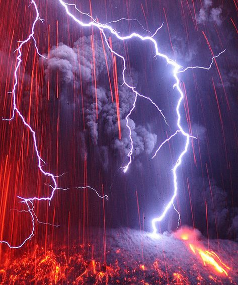 Volcano eruption and lightning storm in Kyushu, Japan - Imgur Lightning Storms, Erupting Volcano, Wild Weather, Lightning Storm, Wallpaper Pastel, Darth Maul, Lightning Strikes, 판타지 아트, Natural Phenomena