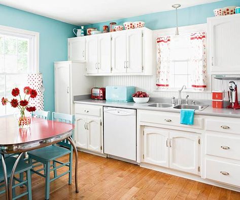 If you're not ready to commit to walls in red, add the color in small doses through the use of accessories. Red Teal Kitchen, Red And Teal Kitchen, Luna Kitchen, Kitchen Upcycle, Kitchen Color Red, Aqua Kitchen, Trendy Kitchen Colors, Turquoise Kitchen, Condo Kitchen