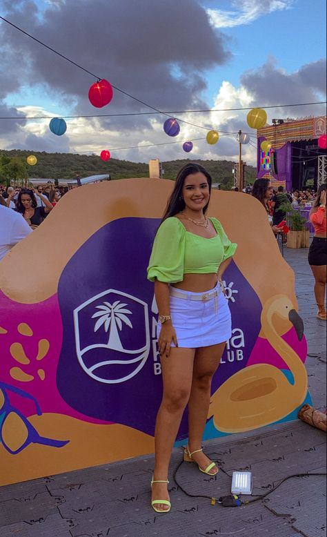 Look para show de pagode durante o dia Look Samba Prime, Look Samba, Look Festival, Looks Party, Festival Looks, Jean Outfits, Look Fashion, Cheer Skirts, Street Wear