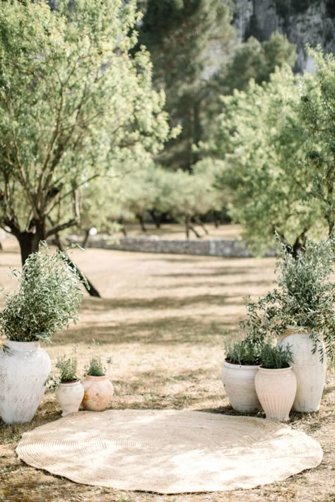 Tree Wedding Ceremony, Tuscan Inspired Wedding, Mallorca Wedding, Ceremony Arrangement, Olive Wedding, Mediterranean Wedding, Modern Wedding Decor, Wedding Altars, Tuscan Wedding