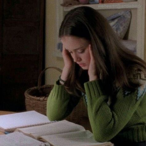 Lorelai Gilmore, Rory Gilmore, Oui Oui, School Motivation, Autumn Aesthetic, What’s Going On, Girl Icons, Gilmore Girls, Study Motivation