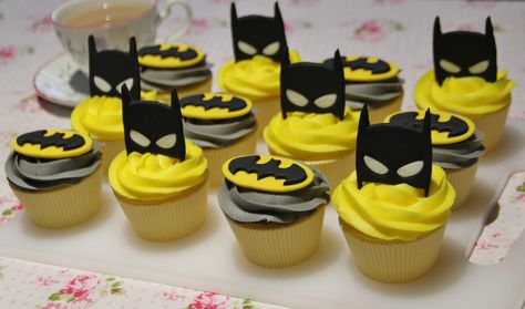 Batman cupcake toppers - Visit to grab an amazing super hero shirt now on sale! Batman Cupcake Cake, Lego Batman Cakes, Batman Theme Party, Batman Themed Birthday Party, Lego Batman Birthday, Batman Cupcakes, Bolo Hot Wheels, Batman Birthday Cakes, Batman Theme