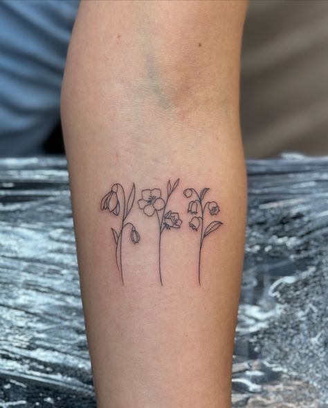 I love dainty line work tattoo! #linework #dainty #finelinetattoo Dainty Line Work Tattoo, Funky Fine Line Tattoo, Small Linework Tattoo, Continuous Line Tattoo Flower, Continuous Line Floral Tattoo, Line Work Wildflower Tattoo, Tattoo Linework, Linework Tattoo, Work Tattoo