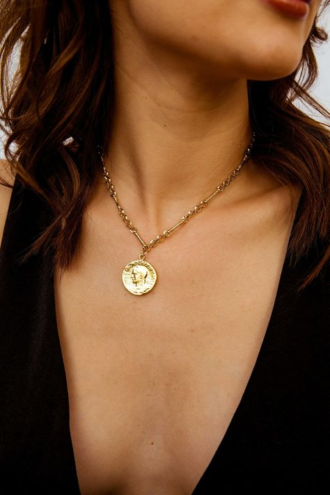 Gold Filled Chunky Chain Gold Medallion Necklace Gold - Etsy Australia Vintage Chain Necklace, Gold Medallion Necklace, Necklace Stack, Gold Coin Necklace, Vintage Chain, Gold Medallion, Necklace Layering, Medallion Necklace, Link Chain Necklace