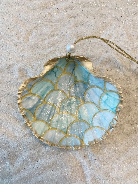 Decoupage Scallop Shell, Seashell Trinket Ring Dish, Blue Christmas Ornament, Housewarming Gift, Bridesmaid Gift, Wedding Favor - Etsy Sea Jewellery, Scallop Shell Craft, Ocean Wonders, Seashell Ring, Seashell Christmas Ornaments, Sea Scapes, Blue Christmas Ornaments, Oyster Shell Crafts, Seashell Projects