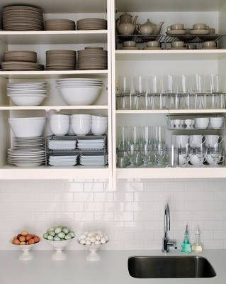 Tips For Organizing Your Cabinets: http://blog.akatlanta.com/2012/08/kitchen-cabinet-organization-tips.html Dapur Moden, Organiser Cucina, Kitchen Cabinet Organization Ideas, Kabinet Dapur, Outdoor Kitchen Appliances, Small Kitchen Storage, Regal Design, Kitchen Hacks Organization, Kitchen Cabinet Organization