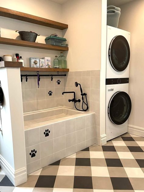 Dog Washing Station, Dream Laundry Room, Laundry Room Renovation, Laundry Room Remodel, Laundry Room Inspiration, Animal Room, Dog Rooms, Dog Shower, Laundry Mud Room