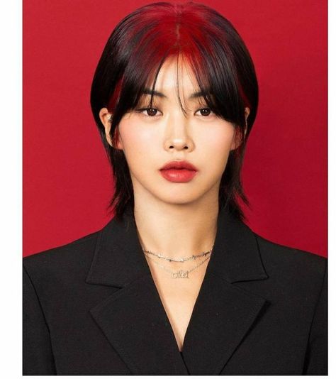 Red Roots Hair, Black Hair With Red Highlights, Colored Hair Roots, Black Red Hair, Short Red Hair, Hair Color Underneath, Black Hair With Highlights, Asian Short Hair, Dyed Hair Inspiration