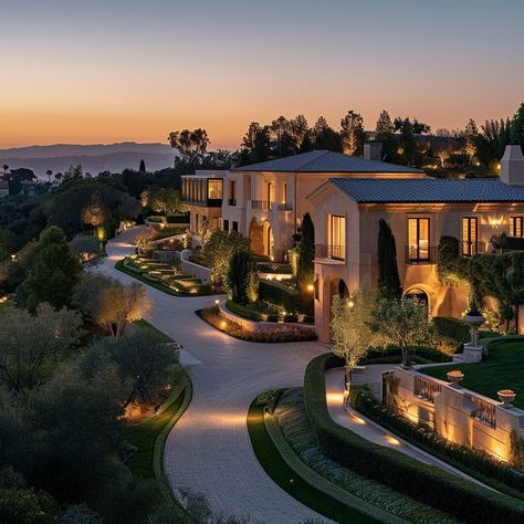 Inside Madonna's Luxurious Hidden Hills Estate Celebrity Homes Interior, Madonna House, Celebrity Houses Interior, Hidden Hills Mansion, Hidden Hills Home, Celebrity Home, Celebrity Mansions, Luxurious Interior Design, Hidden Hills