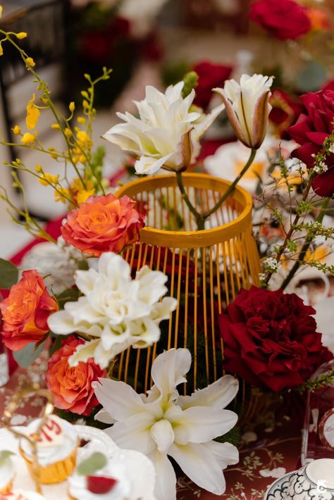 Asian Wedding Centerpieces, Asian Centerpiece Ideas, Chinese Wedding Table Decor, Chinese Wedding Table Setting, Cny Table Setting, Chinese Wedding Centerpieces, Chinese Wedding Flowers, Vietnamese Wedding Decorations, Chinese Wedding Reception