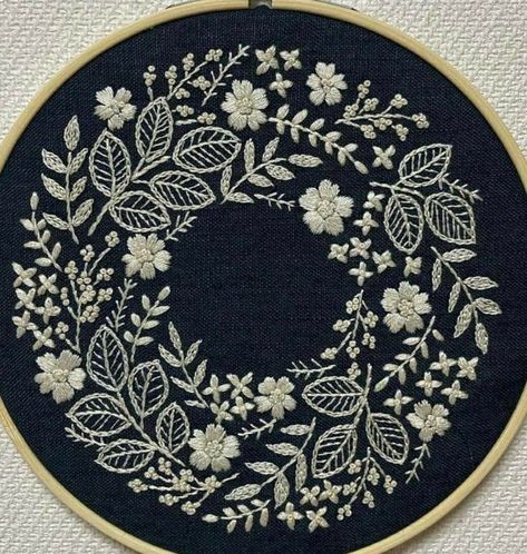 Floral Embroidery On Black Fabric, Monochrome Embroidery Patterns, White On Black Embroidery, Zakka Embroidery, Embroidery Monochrome, Monotone Embroidery, Embroidery On Black Fabric, Monochrome Embroidery, Black And White Embroidery