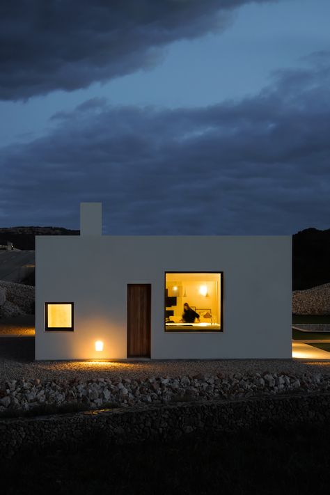 Menorca House, Small Indoor Pool, White Building, Desert Homes, Concrete House, Mediterranean Homes, Concrete Design, Minimalist Architecture, Menorca