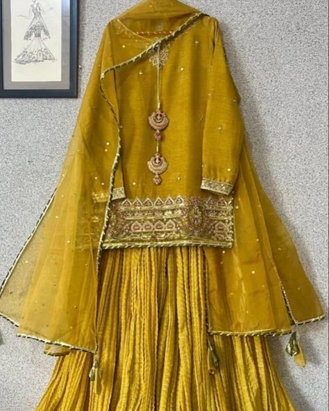 For Order inbox us Haldi Garara Dress, Haldi Outfits Pakistani, Bridal Mehndi Dresses Ideas, New Mehndi Dress Design, Mayoun Dresses, Dolki Outfits, Mehndi Suit Designs, Mehndi Dress Ideas, Mehndi Dresses Pakistani