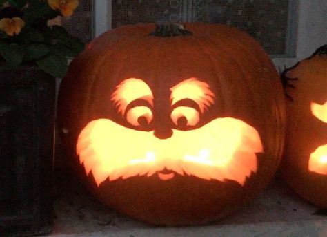 Jackolantern Ideas Funny, Pumkin Carving Designs Fun, Pumpkin Carving Inspo Cute, Pumpkin Carving Ideas Starbucks, Big Pumpkin Carving Ideas Easy, The Lorax Pumpkin Ideas, Pumpkin Carving Harry Styles, Cute Ideas For Pumpkin Carving, Pumpkin Carve Ideas Easy