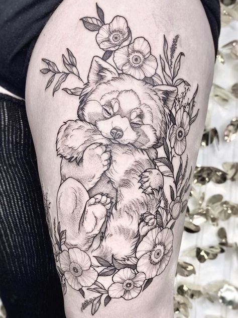 Raccoon Tattoo, Panda Tattoo, Bear Tattoos, Tattoo Zeichnungen, Geniale Tattoos, Tattoo Artwork, Bear Tattoo, Fox Tattoo, Tattoo Design Drawings