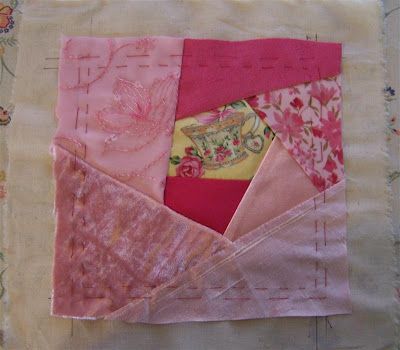 How To Create a Crazy Quilt Block.....this for me was the best tutorial on the internet. Patchwork, Couture, Crazy Quilt Tutorials, Crazy Quilts Patterns, Crazy Quilt Stitches, Crazy Quilt Blocks, Crazy Patchwork, Patch Aplique, Quilt Block Tutorial