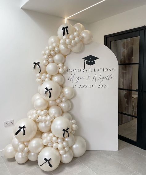 Medical Graduation Party Ideas, Nursing Graduation Party Decorations, Masters Graduation Party, Nursing Grad Party, Nurse Grad Party, Grad Favors, Graduation Balloon Arch, Medical Themed Parties, Nurse Grad Parties