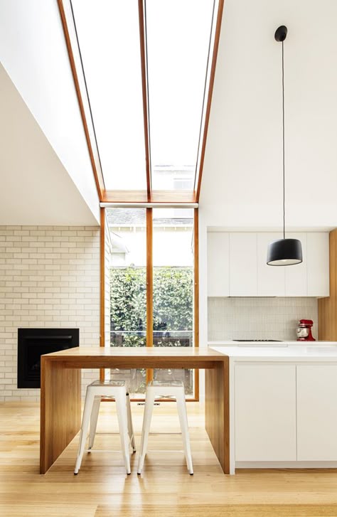 Gallery of Gable House / Sheri Baby Architects - 3 Weatherboard House, Skylight Window, Gable House, Casa Country, Interior Minimalista, Gable Roof, Kitchen And Dining Room, Timber House, Glass Roof