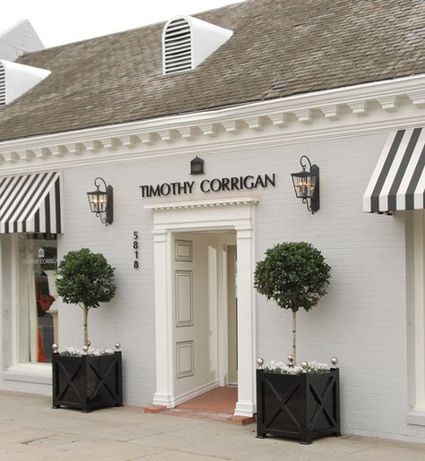 This is it. Dream shop front. Eye For Design: Elegant Interiors.......Timothy Corrigan Style Black And White Exterior Commercial Building, Facade Update, Boutique Exterior, Restaurant Facade, Parisian Store, Business Interior, Painted Brick House, Doughnut Shop, Paw Paws